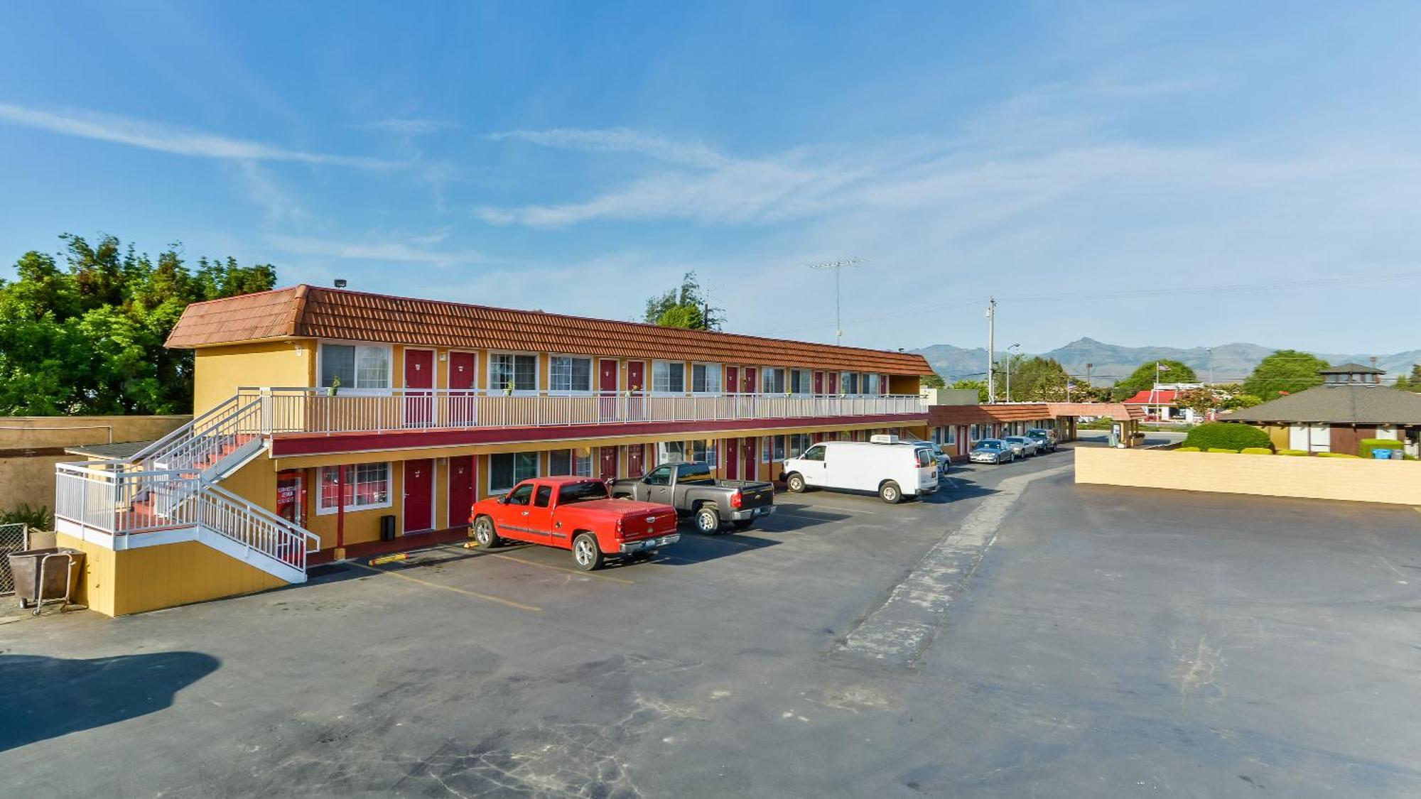 Hollister Inn Exterior photo